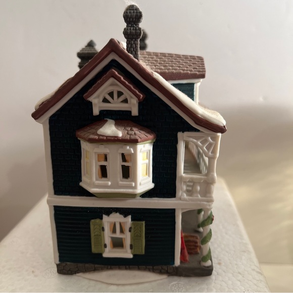 Department 56 New England Village Series Captains Cottage 1990 Christmas Village - Picture 5 of 11